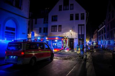 Esslingen: Kuechenbrand in Mehrfamilienhaus - Mehrere Verletzte